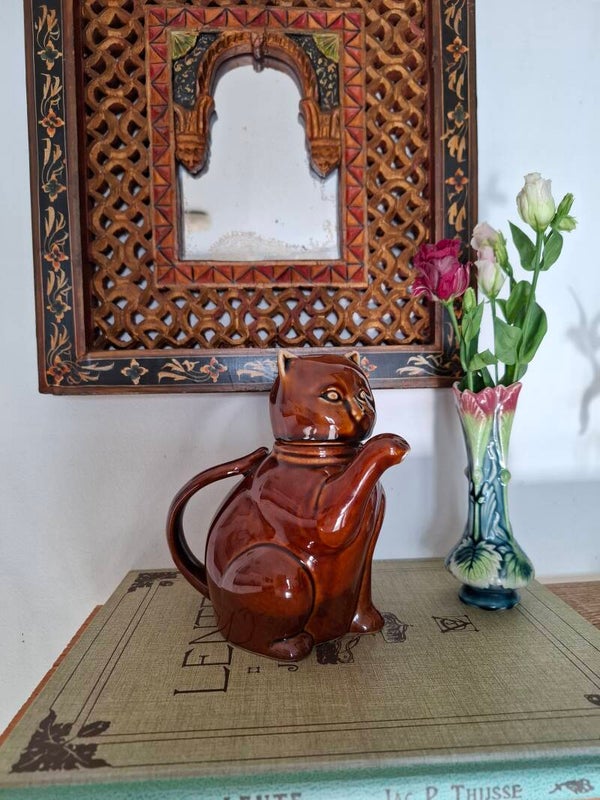 Vintage theepot poes