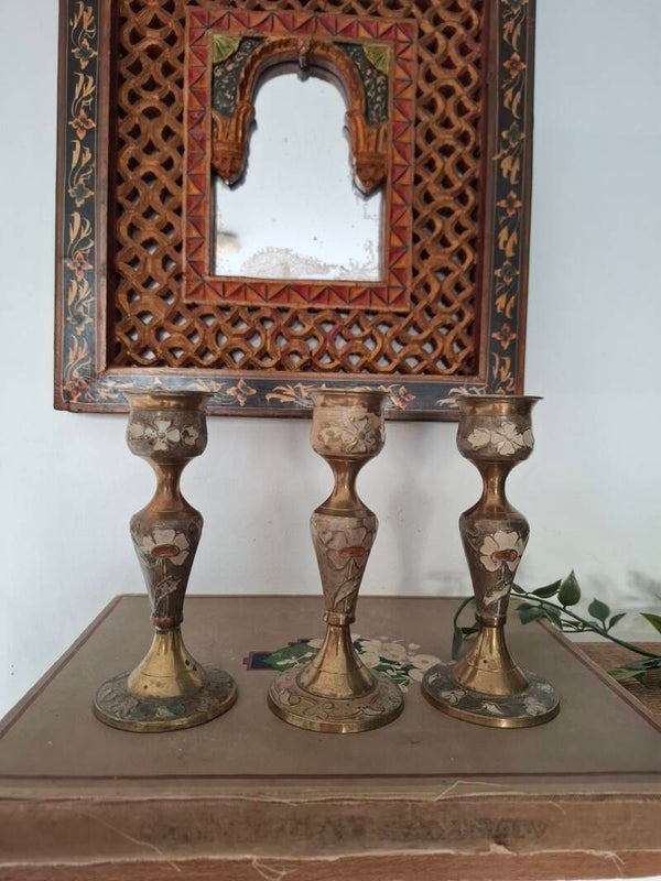 Kandelaars gedecoreerd met emaille flowers