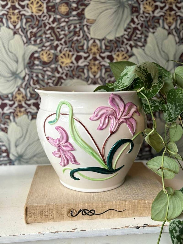 Witte pot met lelies