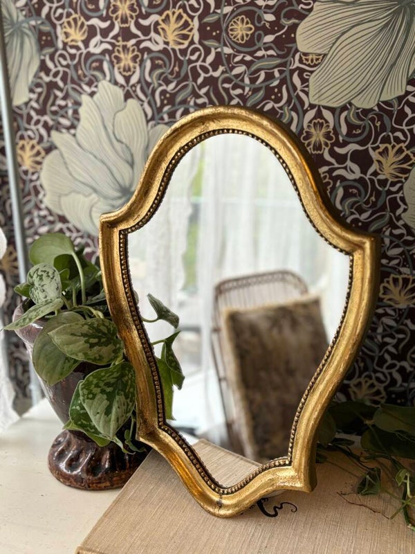 Goudkleurige spiegel