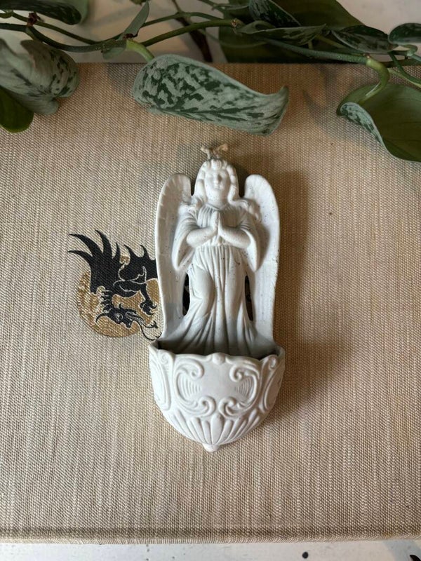 Gespikkeld wijwaterbakje