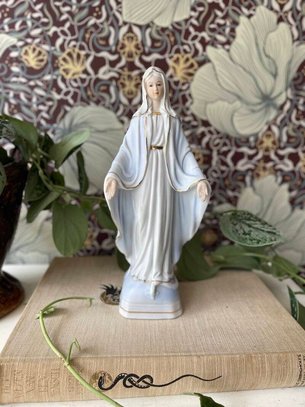 Mariabeeld met open armen