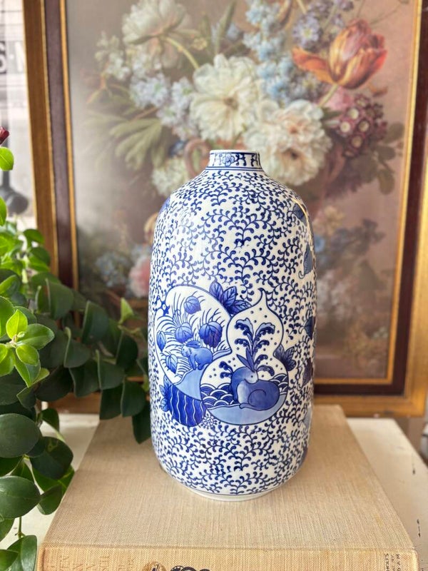 Blauw-witte vaas met konijnen