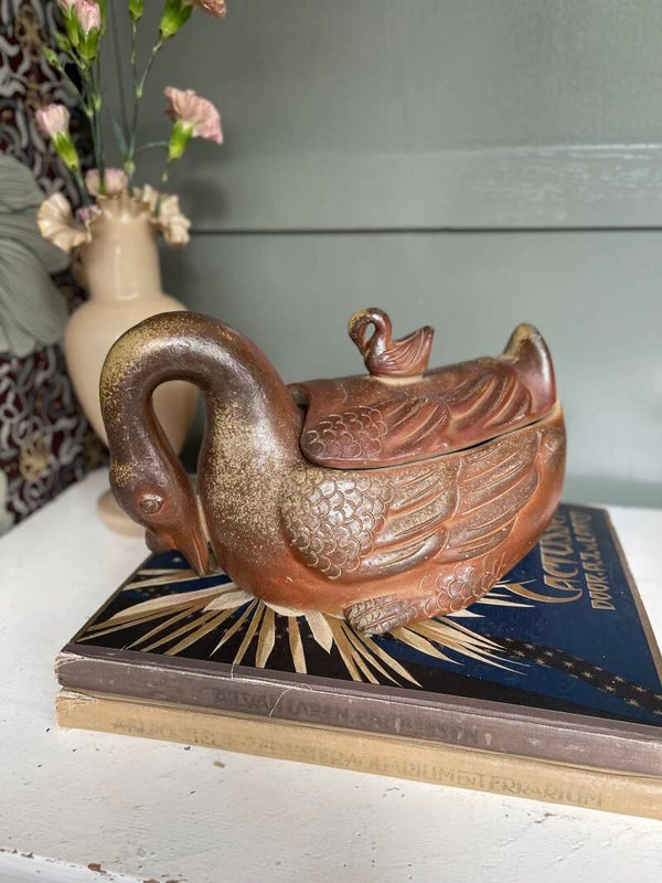 SALE Eend terrine aardewerk