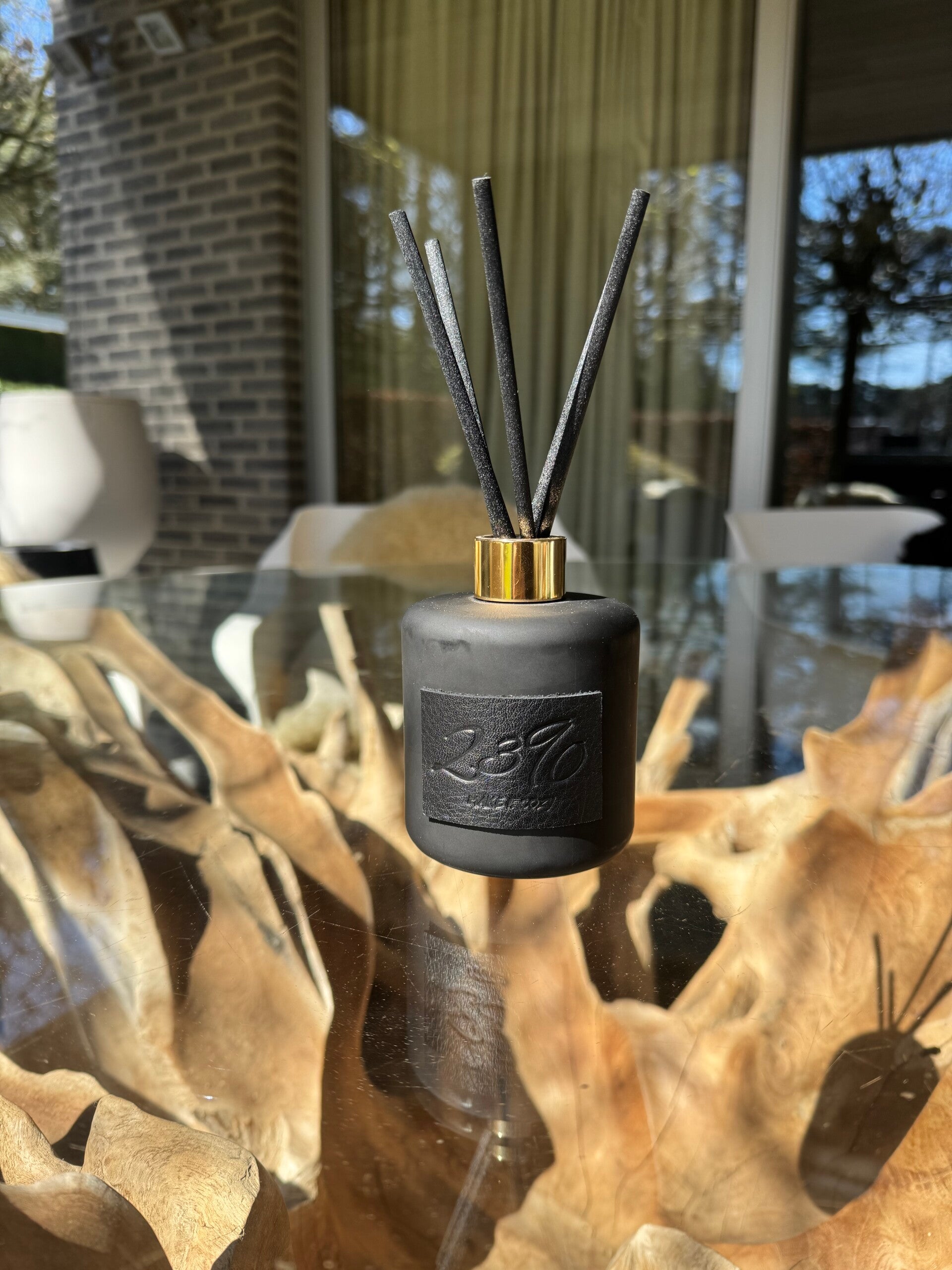 Glanzend zwarte geurstokjes