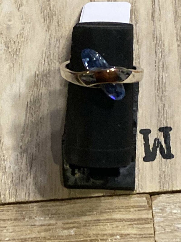 twisted verzilverde ring met rosegoud verguld met blauwe elypssteen 7(17mm)