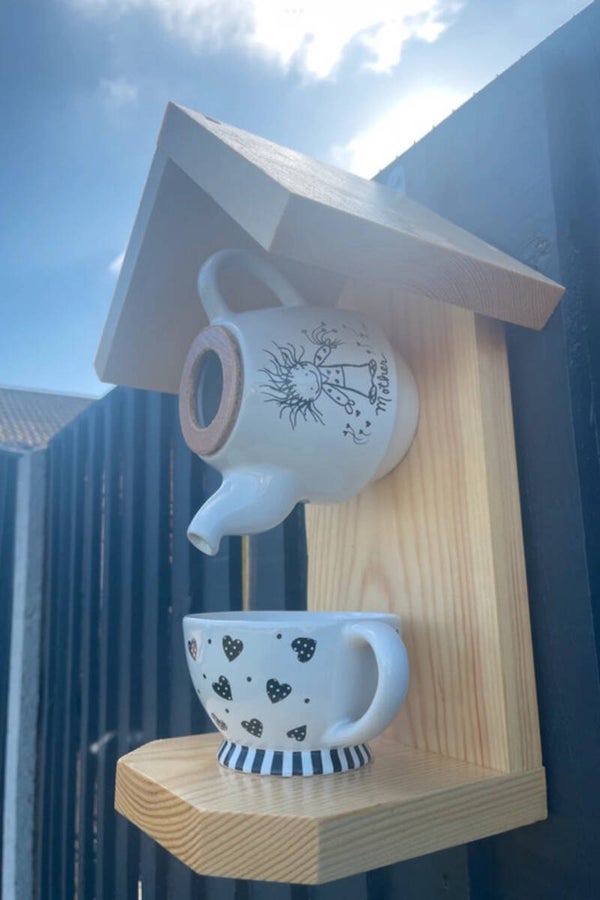 Mother teapot set garden feature bird feeder