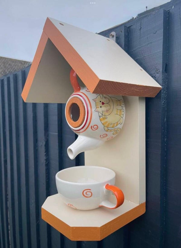 Cat themed teapot garden feature bird feeder