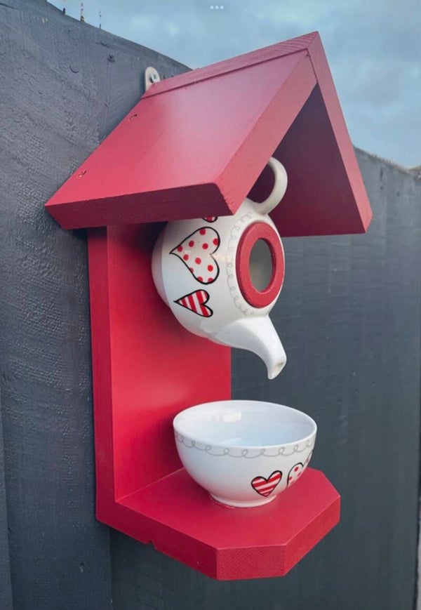 Hearts themed teapot set garden feature bird feeder