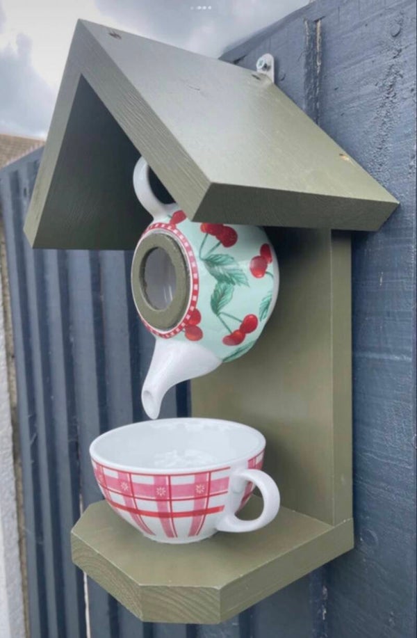 Cherries teapot set garden feature bird feeder