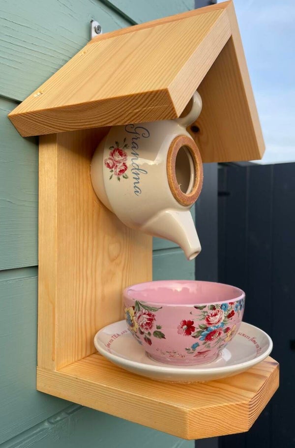 Floral grandma teapot set garden feature bird feeder