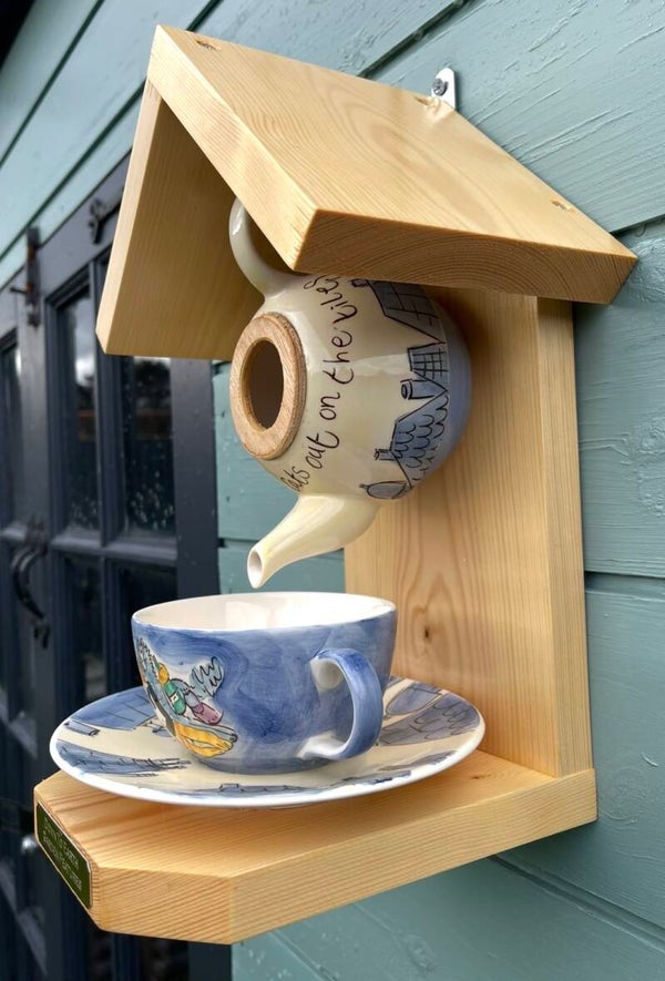 Cats out on the tiles teapot set garden feature bird feeder