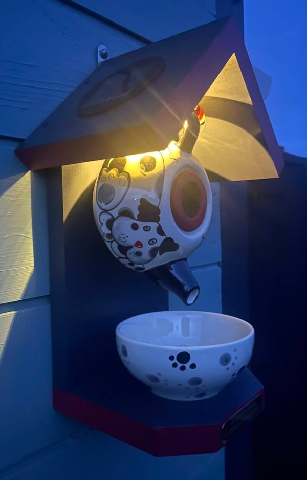 Dog themed teapot set garden feature bird feeder with SOALR light