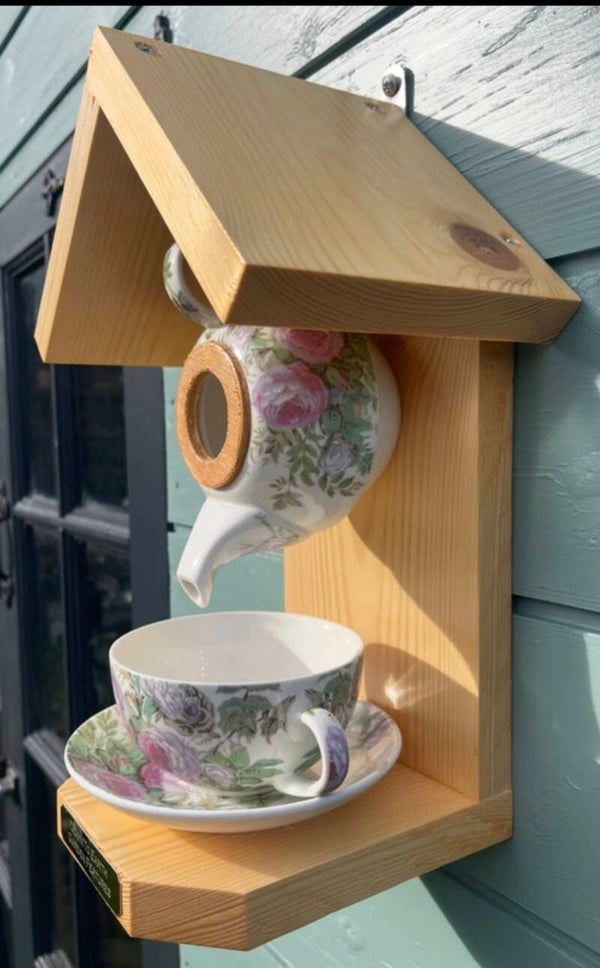 Beautiful floral teapot set garden feature bird feeder