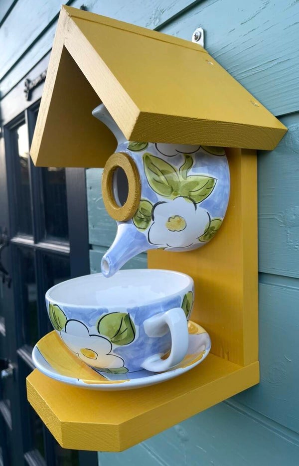 Flower themed teapot set garden feature bird feeder