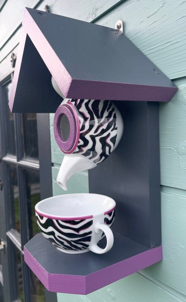 Teapot set garden feature bird feeder