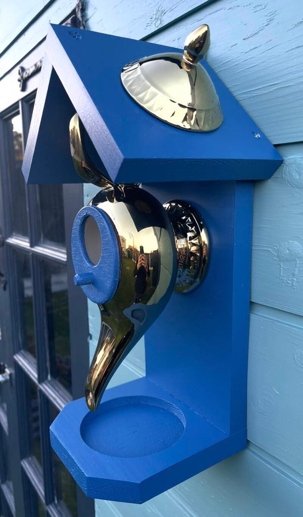 Aladdins lamp teapot garden feature bird feeder