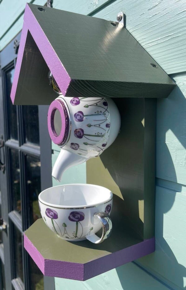 Floral teapot set garden feature bird feeder