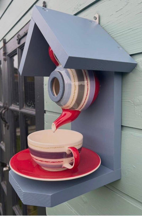 Striped teapot set garden feature bird feeder