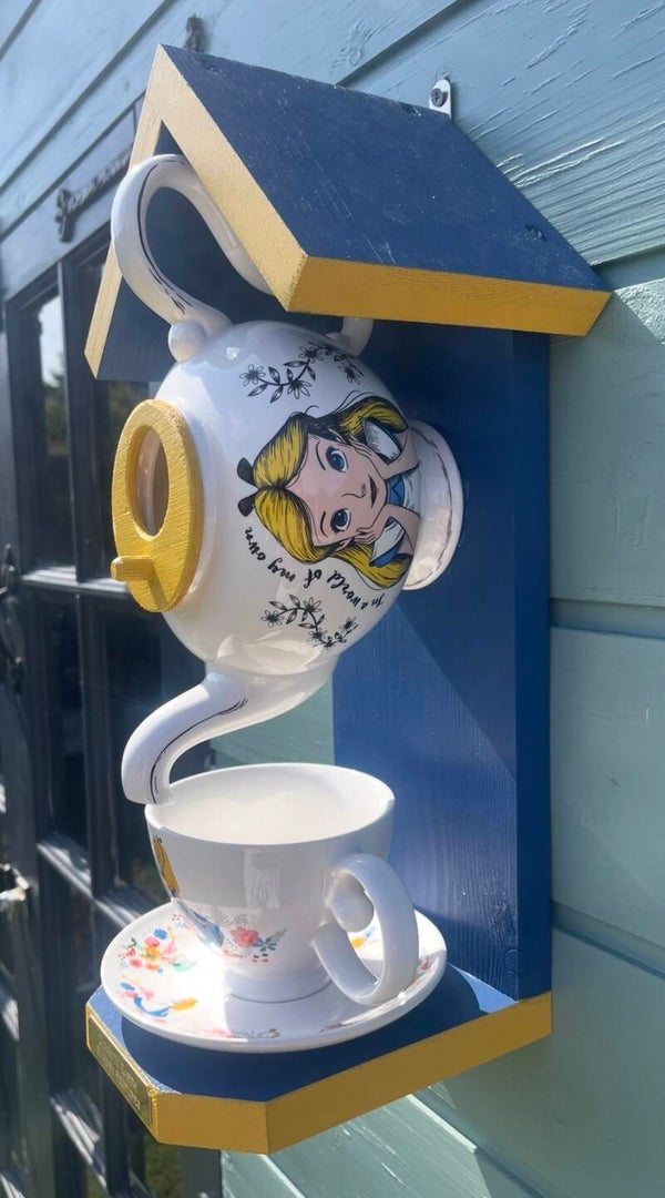 Alice in Wonderland teapot set garden feature bird feeder