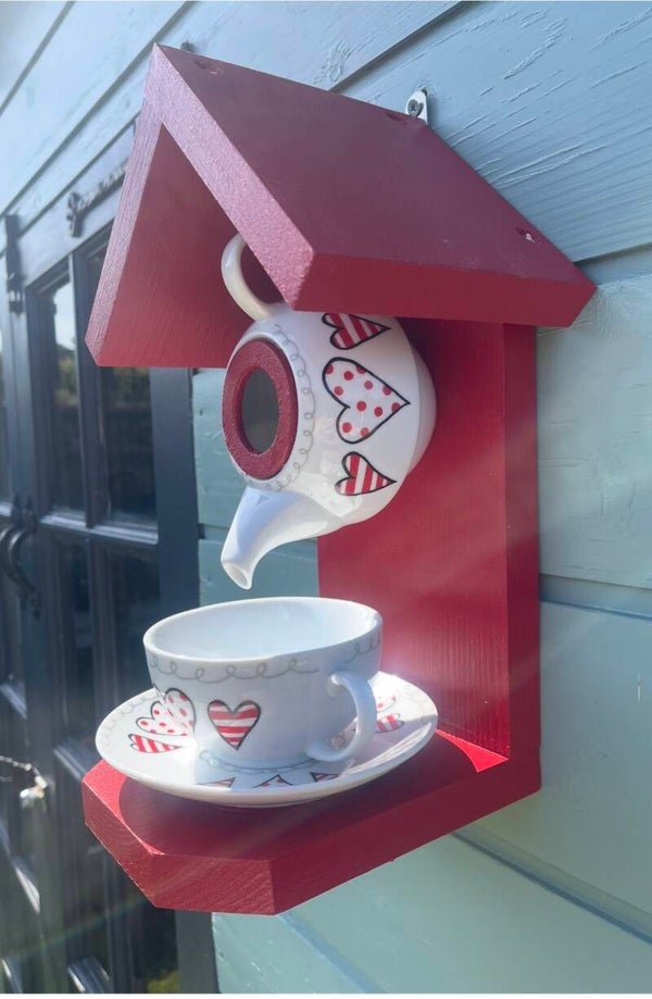 Hearts themed teapot set garden feature bird feeder
