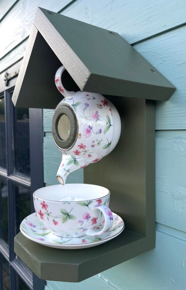 Floral themed teapot set garden feature bird feeder