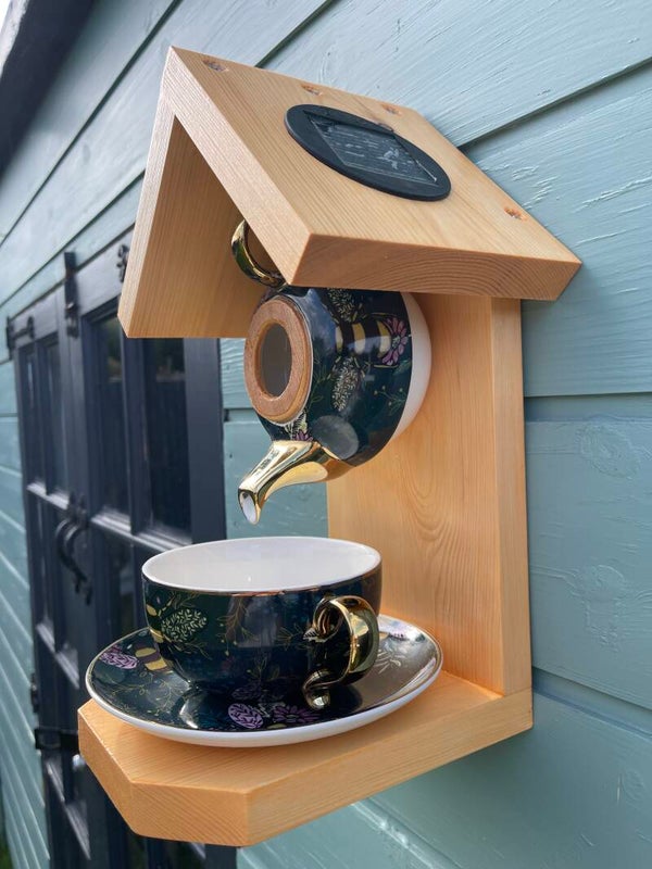 Bee themed teapot set with SOALR light