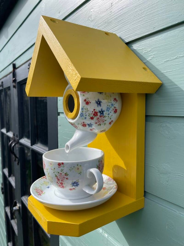 Floral teapot set garden feature bird feeder