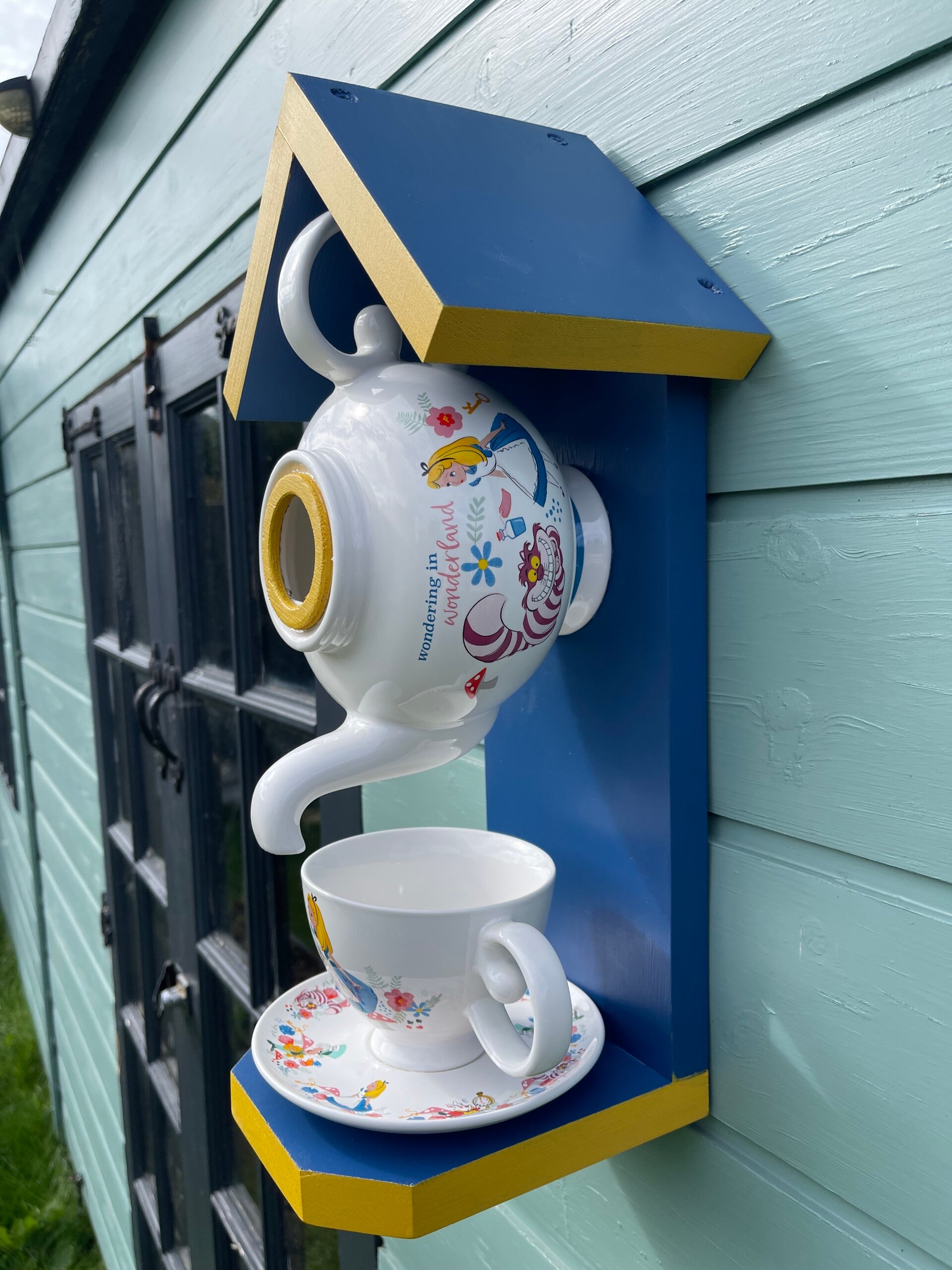 Alice in Wonderland teapot set garden feature bird feeder