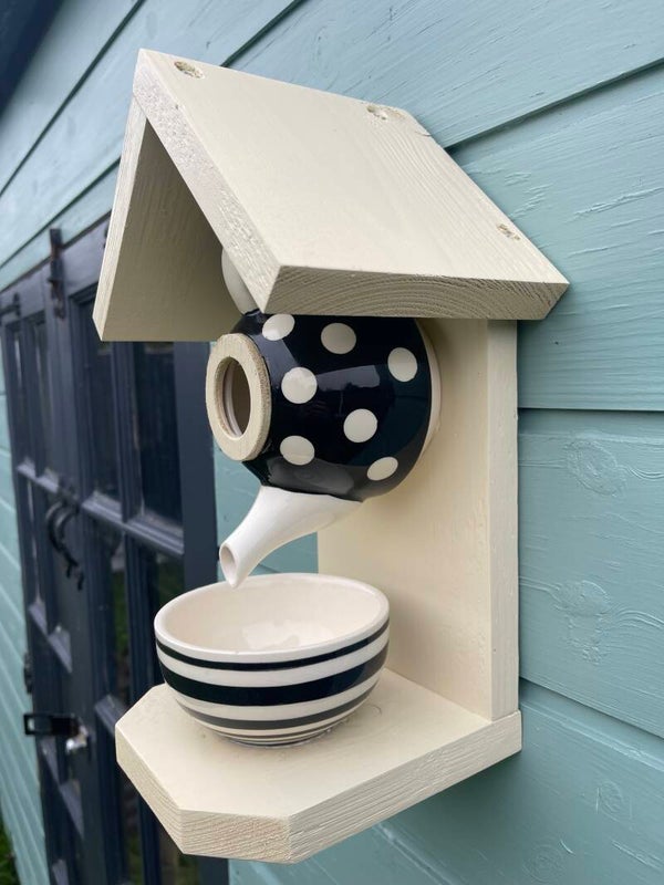 Spots and stripes teapot set garden feature bird feeder