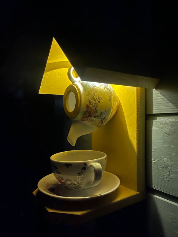 Paperchase teapot set garden feature bird feeder with SOLAR light
