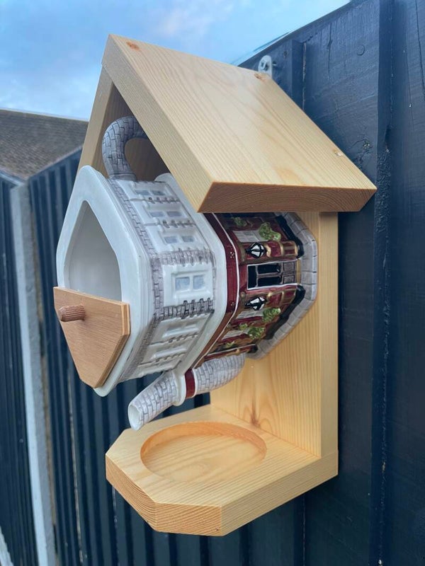 Eastenders Queen Victoria pub teapot garden feature bird house / bird feeder