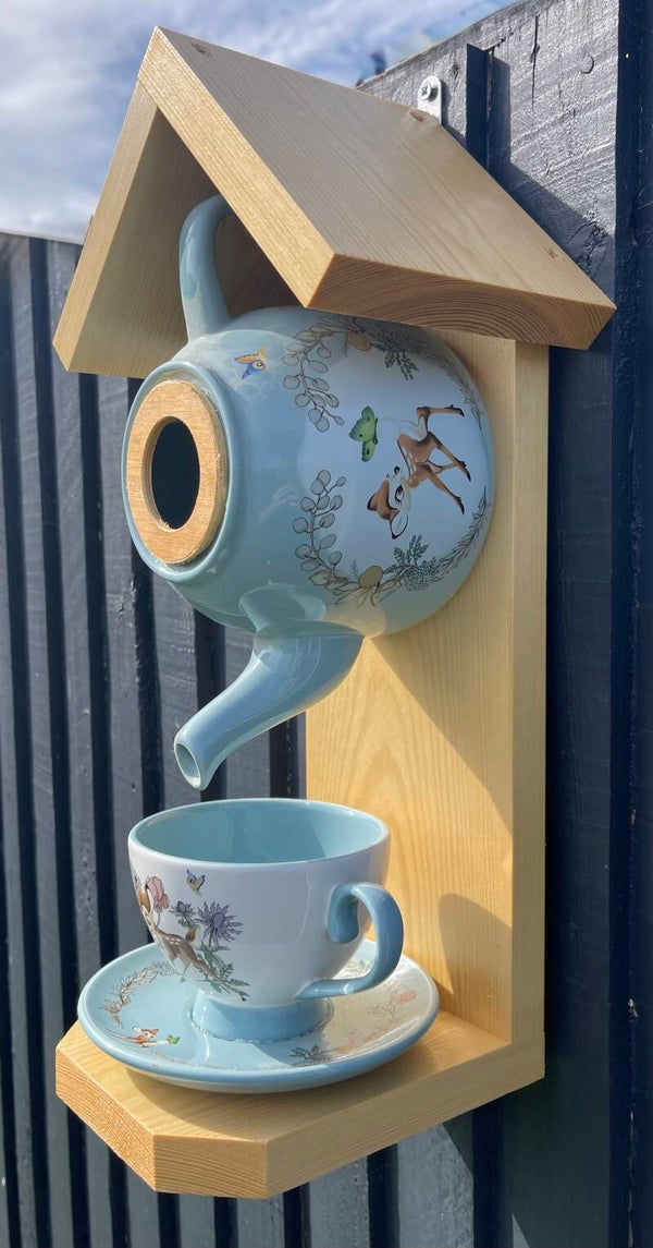 Bambi teapot set garden feature bird house / bird feeder