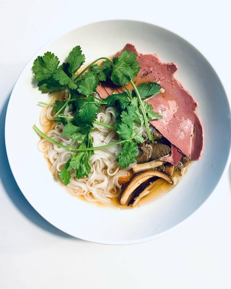 Stewed beef noodles soep with liever and smoked tofu. 