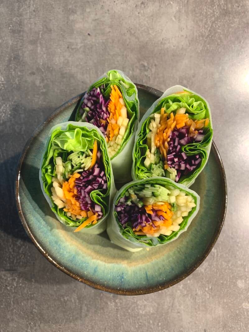 Autumn rolls with mosterd, ginger, plum sauce. 