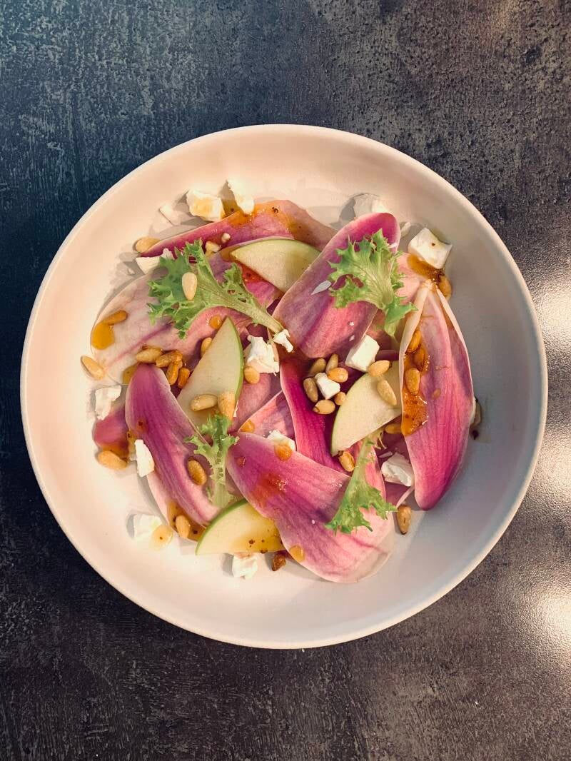 Magnolia , honey, balsamic vingar, mosterd, ginger paste, goat cheese, pine nuts.