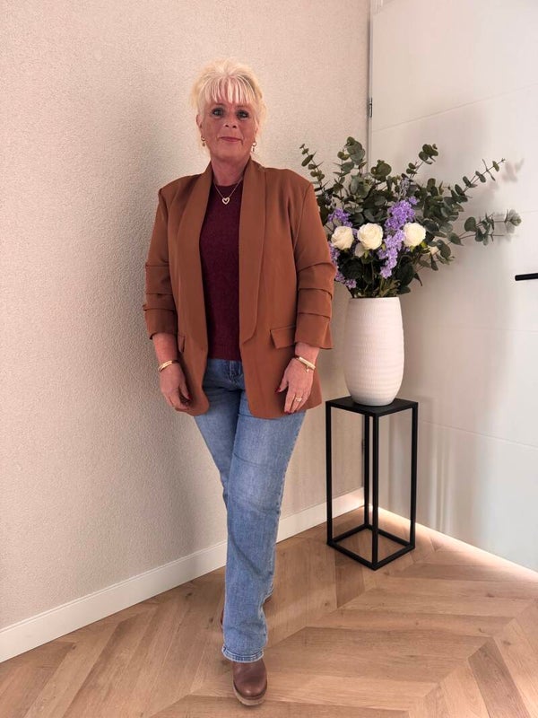 Cropped sleeve blazer