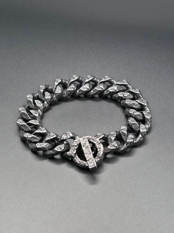 Bracciale Cuban Link Massiccio “Raw Hammer” in Acciaio Martellato con Finitura Anticata