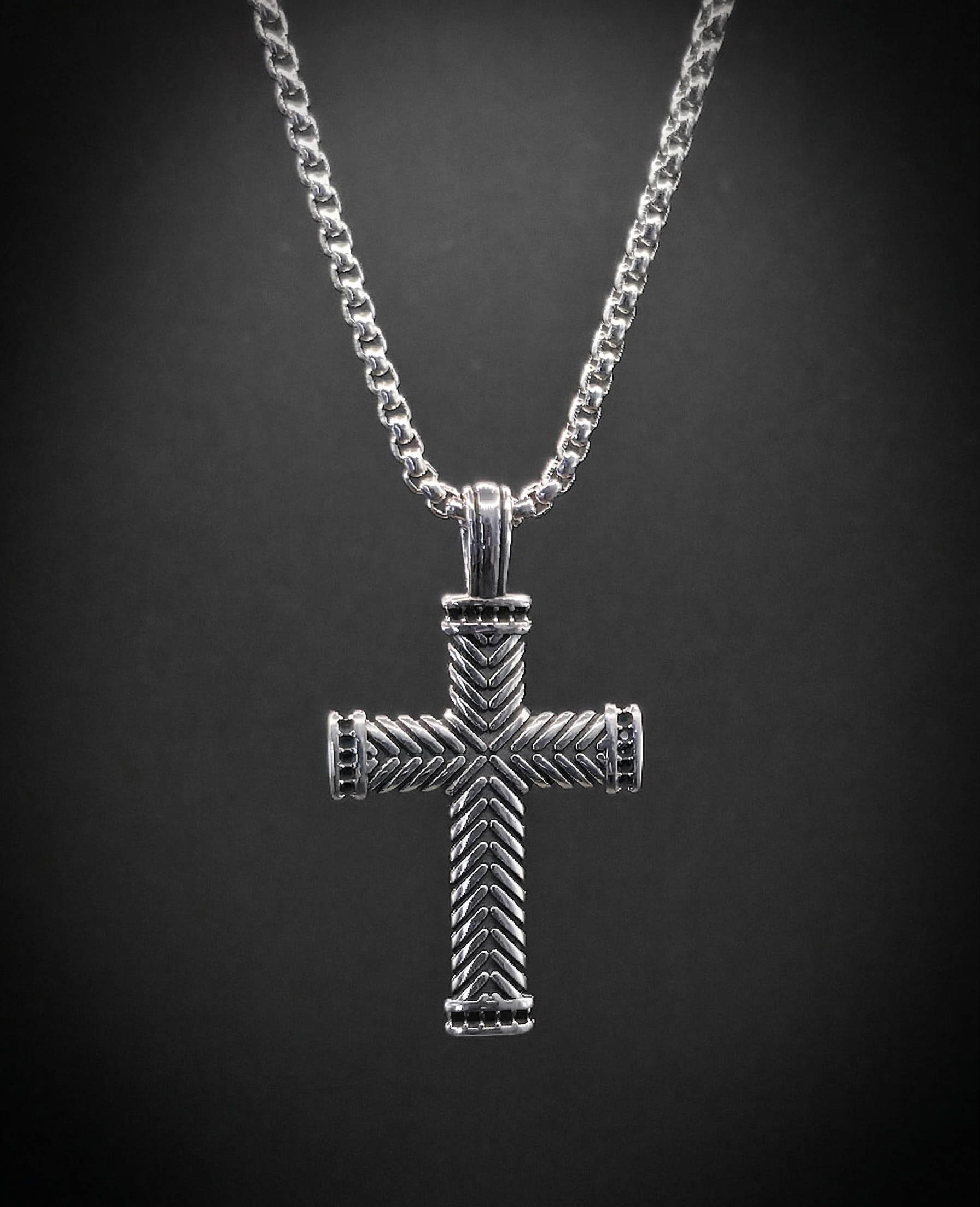 Collana "Faith of the Road" con Pendente Croce in Acciaio Intrecciato