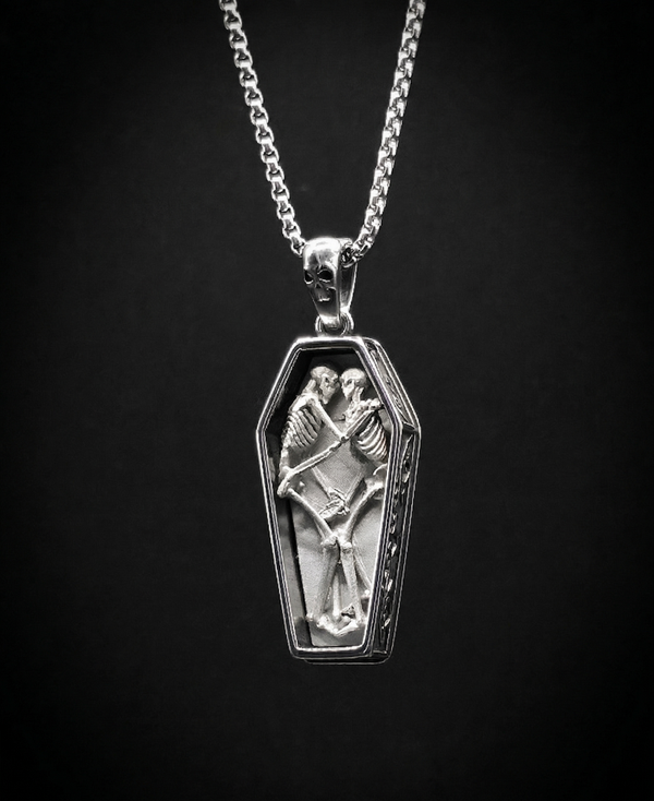 Collana "Eternal Embrace" con Pendente Bara Memento Mori e Amanti Scheletrici in Acciaio