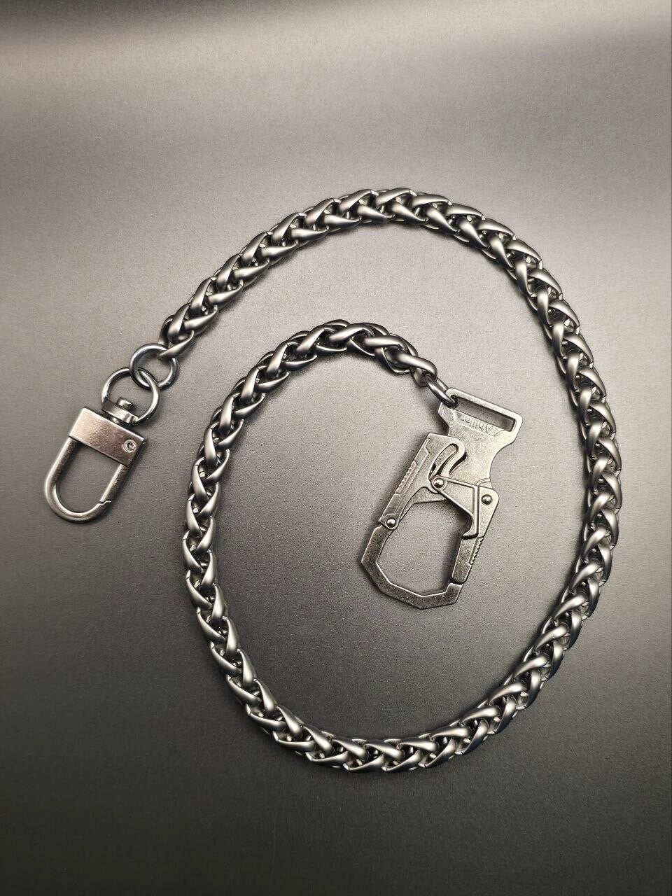 Catena da Portafoglio “Tactical gear” in Acciaio Inossidabile con Maglia Intrecciata e Moschettone Tecnico Squadrato