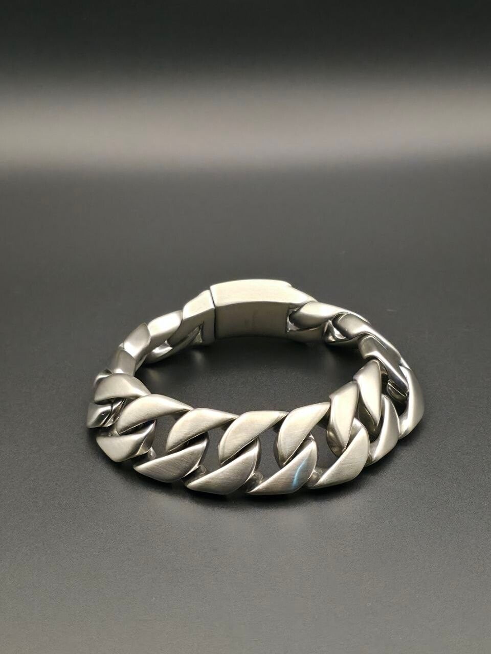Bracciale Catena Massiccia “Cuban Curb” in Acciaio Inossidabile Chirurgico 316L con Chiusura a Scatola