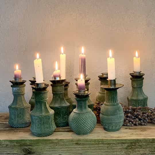 Brocante glazen flesje (fozenlook)  inclusief opzetstuk van zink (pst) Tijdelijk uitverkocht !