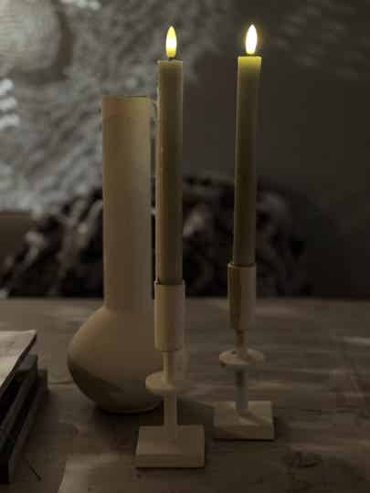Kandelaar wit, hoog en smal model H 17,5 cm