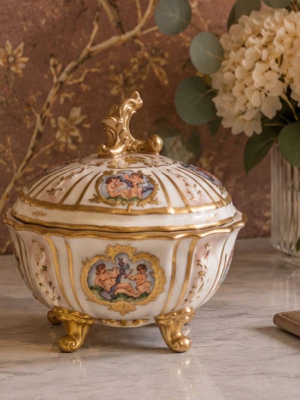 Rococco  porselein potje met bladgoud