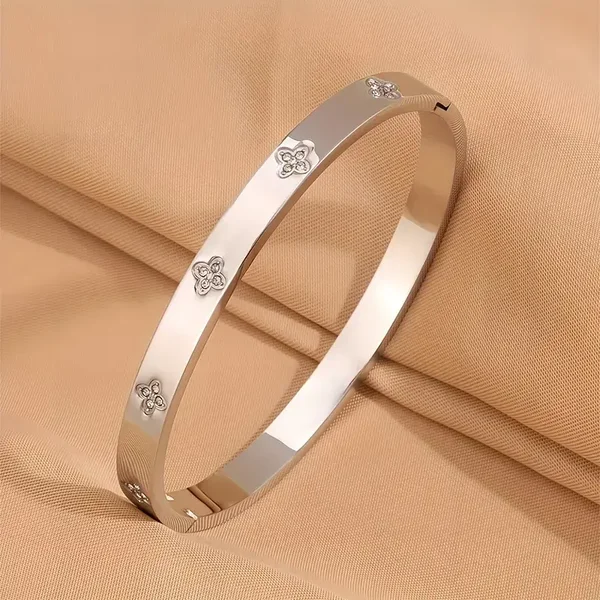 stijlvolle zilver kleurige armband