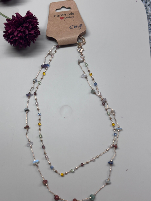 Prachtige ketting met edelsteentjes