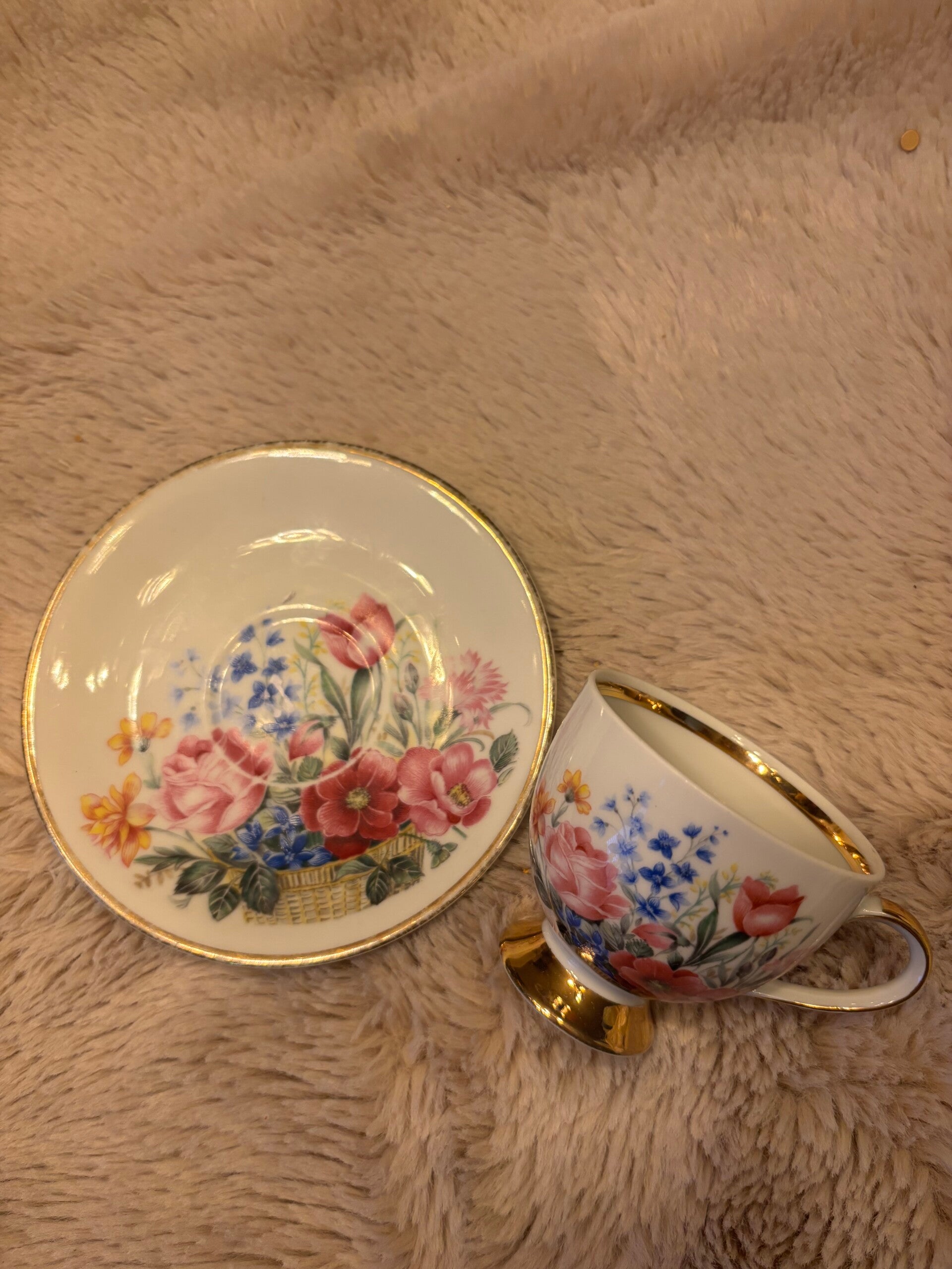 Porseleinen kop en schotel