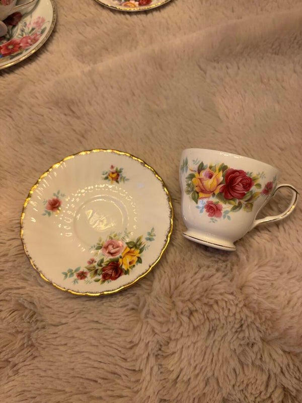 Porseleinen kop en schotel