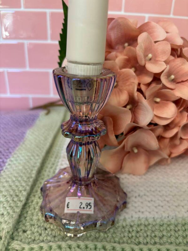 Glazen kandelaartje in lila regenboogglans